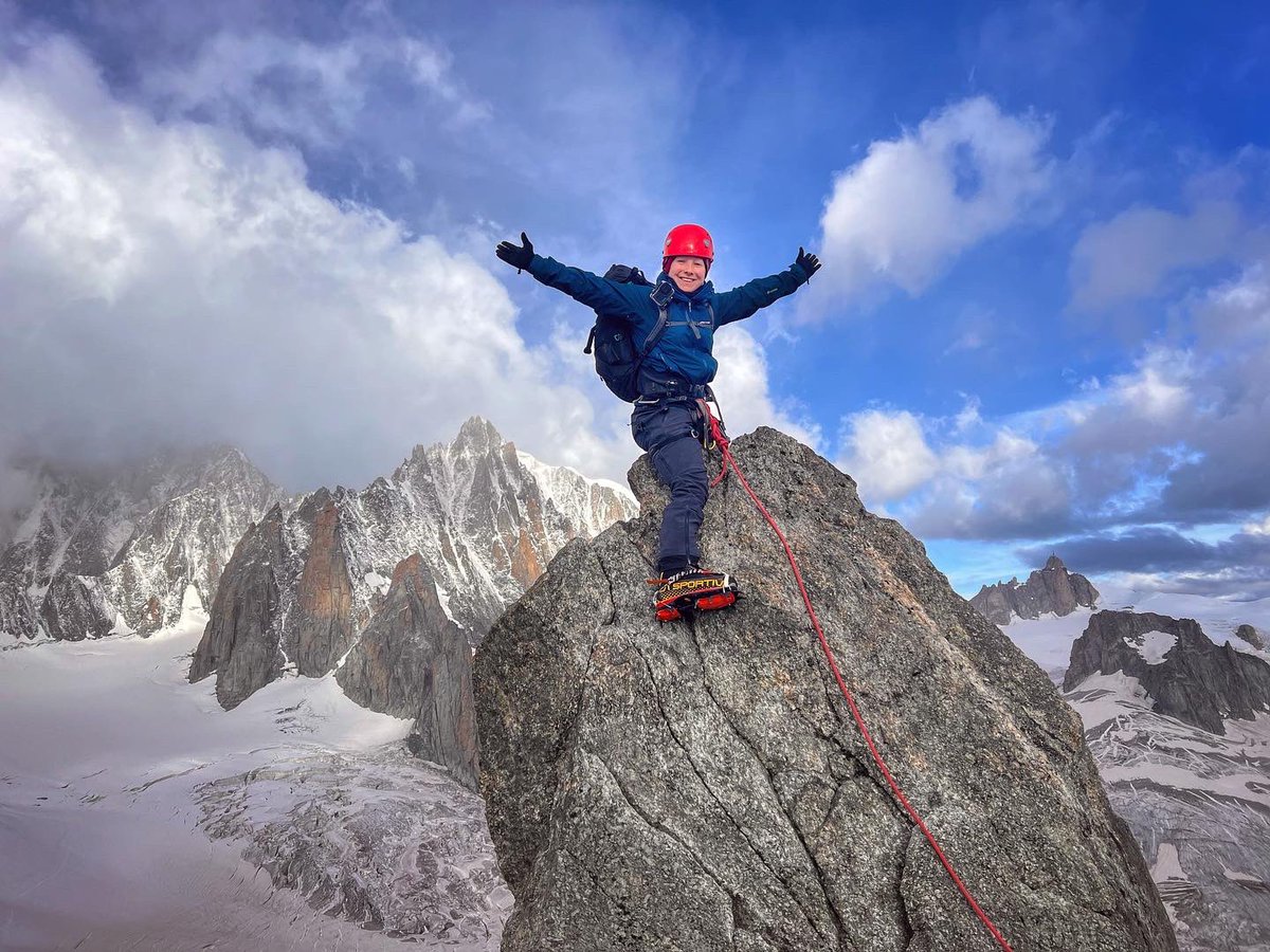 AliBooker_RD's tweet photo. Pursuing alpine dreams in the Mont Blanc Massif. Possible thanks to the expertise of our mountain guides and an amazing team. What a place, what an experience 🏔️🇫🇷
#MontBlancMassif #Alpinism #FrenchAlps #ExpeditionTraining https://t.co/IWbq7BpbV9