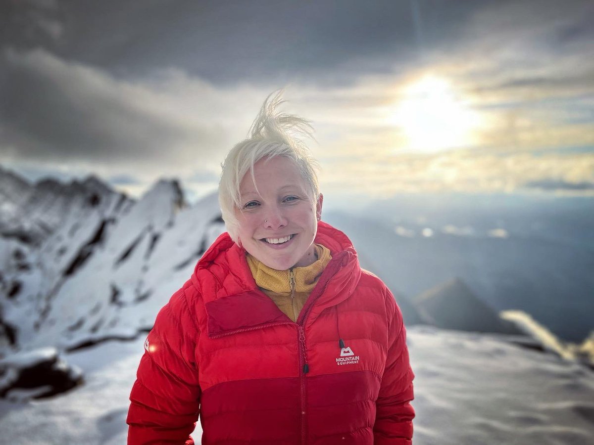 Pursuing alpine dreams in the Mont Blanc Massif. Possible thanks to the expertise of our mountain guides and an amazing team. What a place, what an experience 🏔️🇫🇷

#MontBlancMassif #Alpinism #FrenchAlps #ExpeditionTraining