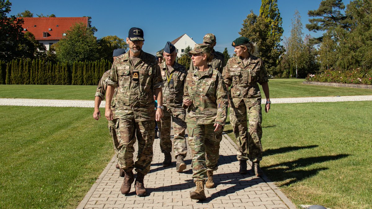 During annual bilateral staff talks, USEUCOM & Danish military leaders discussed defense-related issues like continued security assistance & training for #Ukraine’s military & shared roles in ensuring a safe & stable #Arctic region. #AgilityAndSecurity #WeAreNATO #Denmark