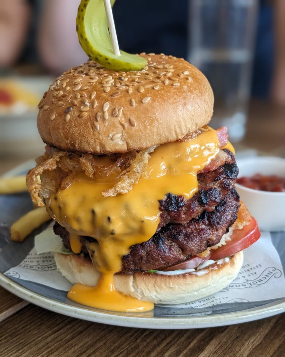 What's for lunch today? 😋 📸 The Bunch of Grapes 🍔 The Nicholson's Burger - Double beef patty, cheese sauce, smoked back bacon, tobacco onions and a crushed hash brown.