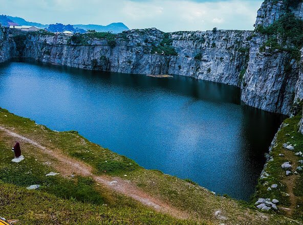 Abuja_Facts's tweet photo. Crushed Rock quarry was opened in 1977, a year after the decision to relocate Nigeria's capital to ABUJA, the quarry provided much of the stone for the construction of the new city during the 1980s.

It was the most trending tourist attraction in Abuja in 2020-21.

#AbujaFacts https://t.co/hsUSZo2Xus