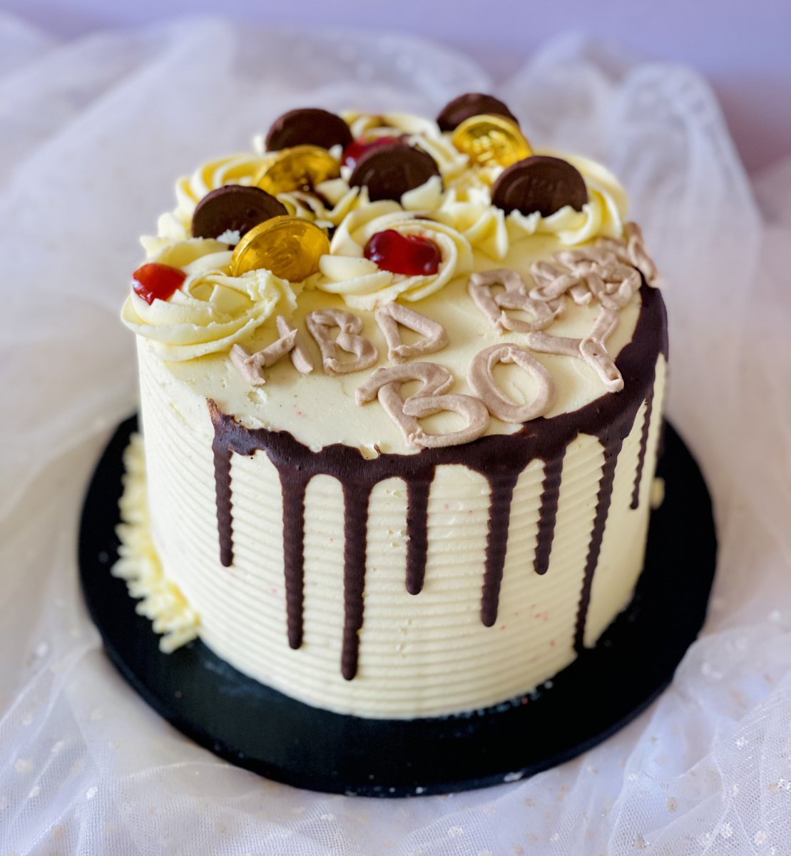Xteria4you's tweet photo. Budget cakes available always 

6 inches 
2 layers 
1 flavour 
Buttercream frosting 
Minimal design 

10k only 

.
.
Kindly send a dm to order or WhatsApp 08179502784 

.
#baker #cakes #bugetcake #kdbakers #yummycake #vendor #kadunabuyandsell #kadunafoodvendors #kadunabakers https://t.co/OyXWOtCe56