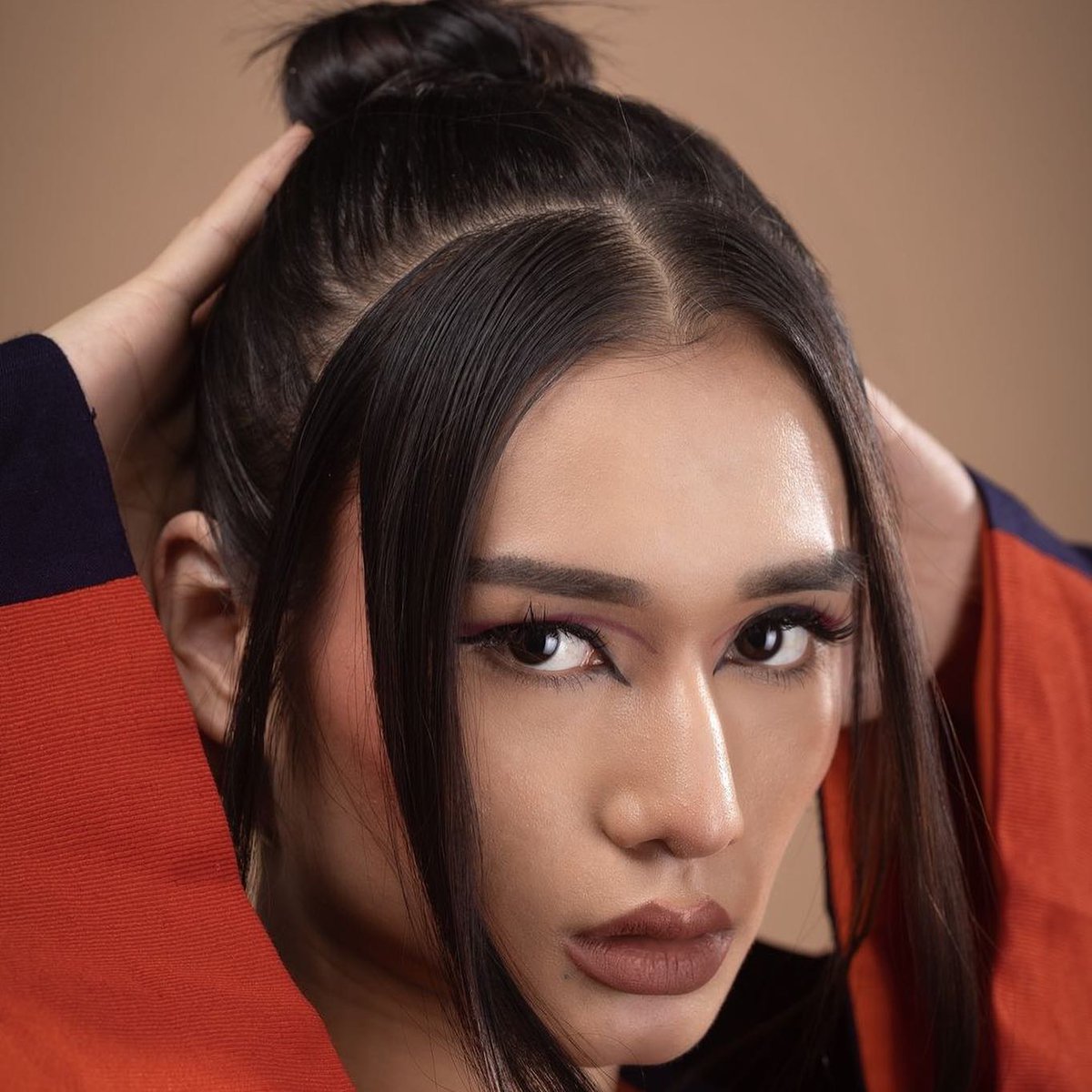 iipcca_india's tweet image. “SOLO CONCEPTUAL FASHION SHOOT - MEMORIES OF FUTURE” By IIPian Shubham Narang of BFA.
.
Follow @_.shubhamnarang
Talent- @tinasaikhom7
Designer- isaac HMUA-l @_makeup_by_mansi_
.
#fashionshoot #studiopractice #indianinstituteofphotography #iipacademy #modellife #iipians