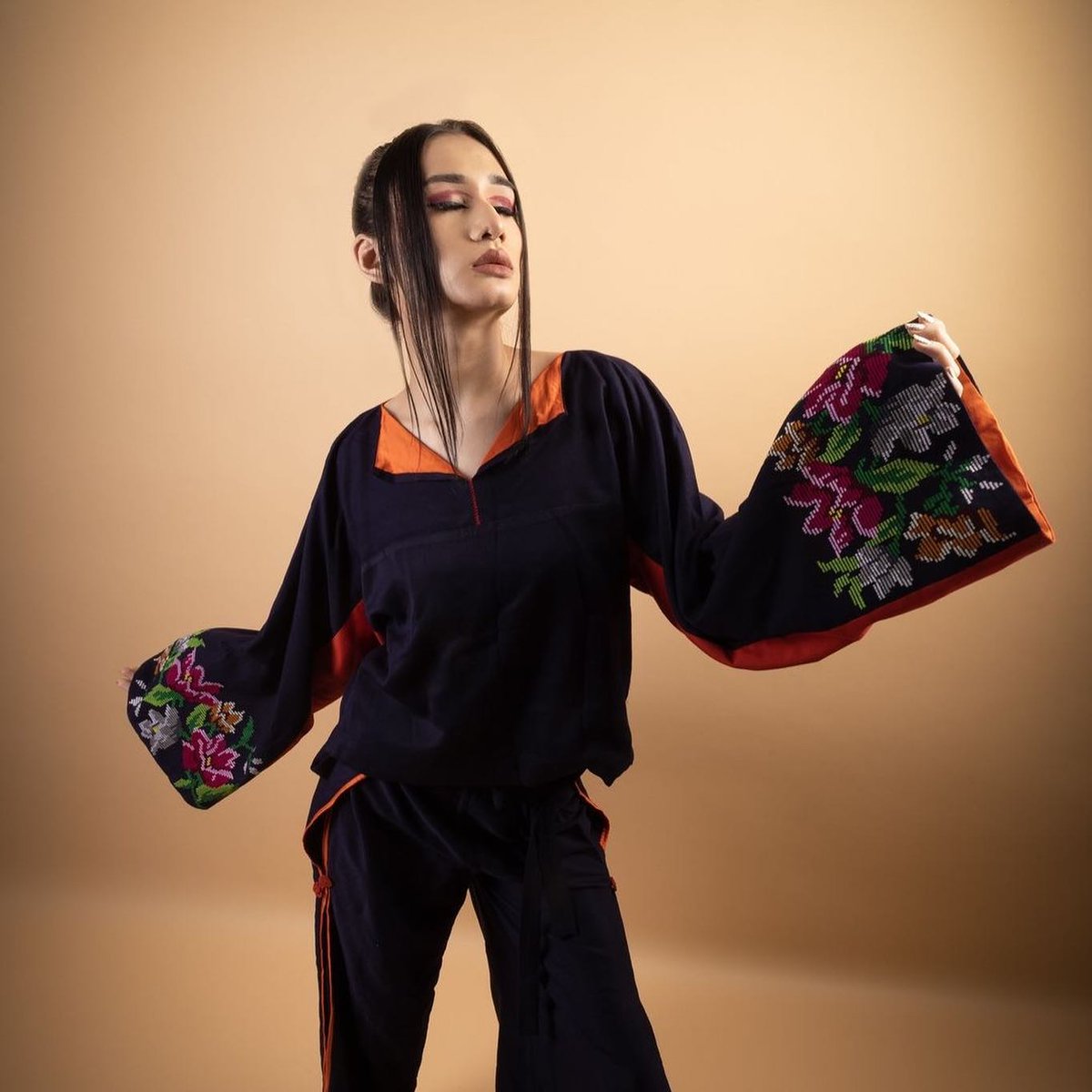 iipcca_india's tweet image. “SOLO CONCEPTUAL FASHION SHOOT - MEMORIES OF FUTURE” By IIPian Shubham Narang of BFA.
.
Follow @_.shubhamnarang
Talent- @tinasaikhom7
Designer- isaac HMUA-l @_makeup_by_mansi_
.
#fashionshoot #studiopractice #indianinstituteofphotography #iipacademy #modellife #iipians