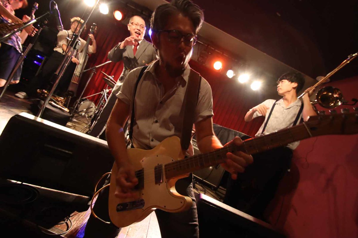 videobrother_'s tweet photo. 【thankyou!渋谷7thFloor!】

9/22「DIRTY CREAM BROTHER」お陰様で素晴らしい日となりました！

懐かしくありながらも少し会話をすれば当時のような距離感で語らえる。

狂い咲いた下ネタ
素晴らしい日だ🍺

photoby lilly
#DirtyFourEyes
#HarmonicaCreams
#videobrother https://t.co/MHIYnWXPTE