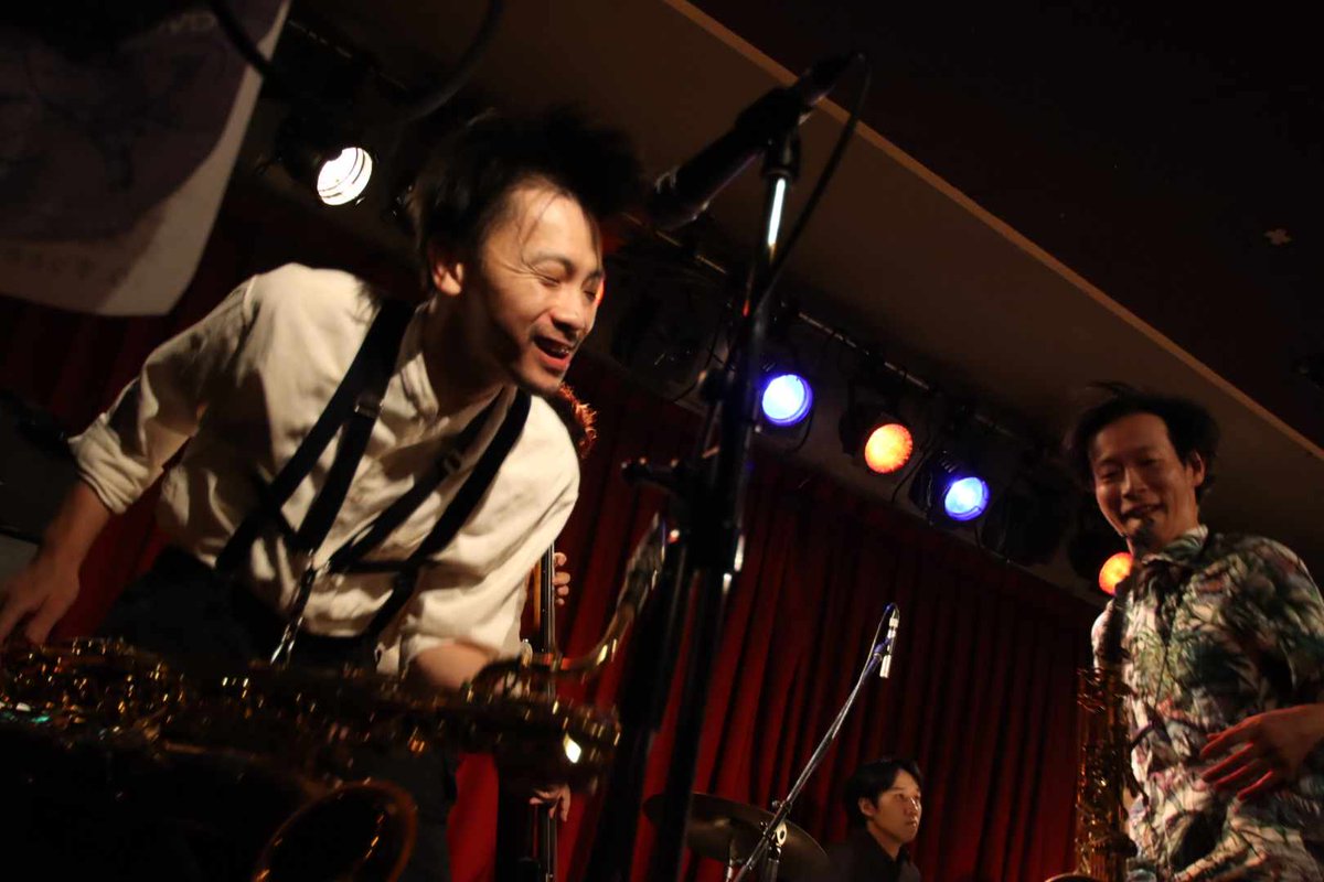 videobrother_'s tweet photo. 【thankyou!渋谷7thFloor!】

9/22「DIRTY CREAM BROTHER」お陰様で素晴らしい日となりました！

懐かしくありながらも少し会話をすれば当時のような距離感で語らえる。

狂い咲いた下ネタ
素晴らしい日だ🍺

photoby lilly
#DirtyFourEyes
#HarmonicaCreams
#videobrother https://t.co/MHIYnWXPTE