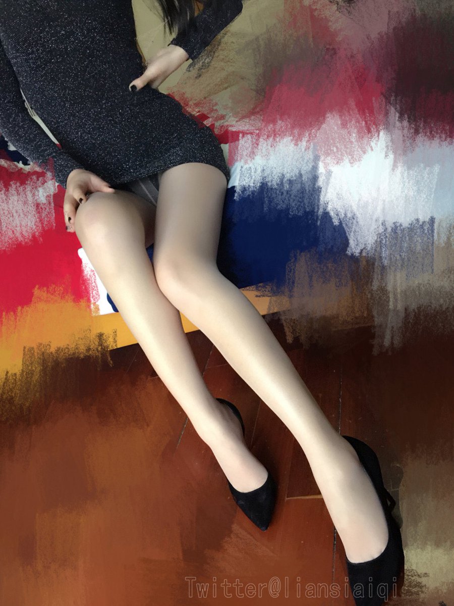 摁倒在床上才发现丝滑的不只是腿😍 https://t.co/lqOFYJrTcp