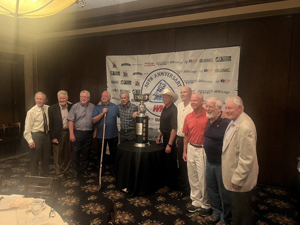 HoustonHPIB's tweet photo. Houston Legends reunited!

#Hockeyinhouston https://t.co/YSZQeo67wp