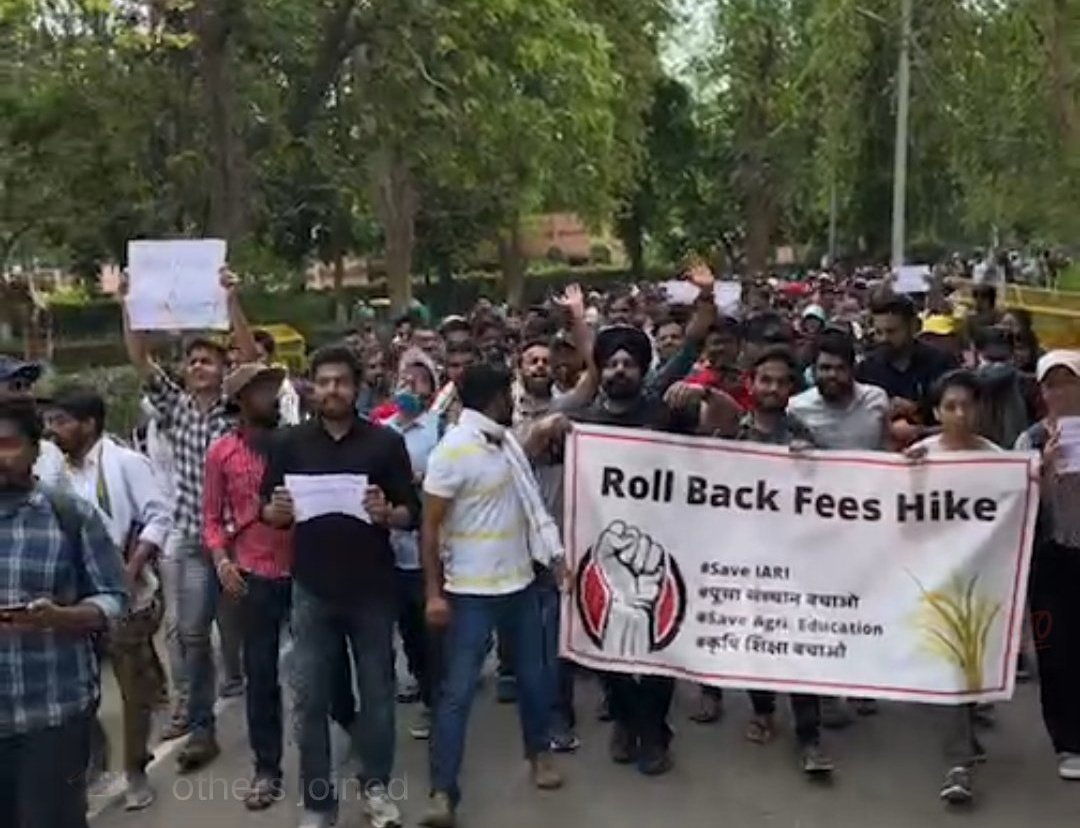 Shashi9605's tweet photo. #StopfeehikeIARI
@hpathak_icar @aks_gene @ndtv 
@iaripgssu2022  @aiobcsa @BABSA_IARI @nstomar @icarindia 
 How a student from a middle class background afford this much fees? And why the phd students are not given hostels despite there is newly built 500 room hostel in campus https://t.co/DinkR1BjNu