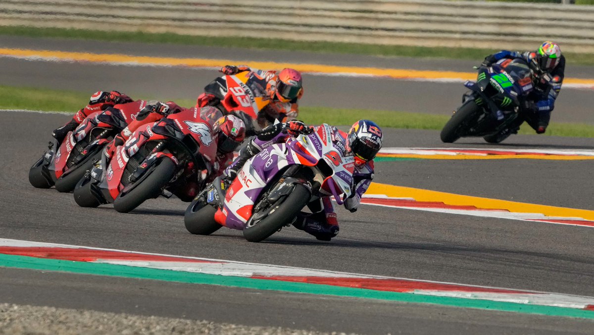 The Grand Prix of India commenced at the Buddh International Circuit. Luca Marini from Mooney VR46 Racing Team stole the spotlight by setting the fastest lap time.
#grandprixofindia #buddhinternationalcircuit #motogp #LucaMarini #MooneyVR46RacingTeam #JagoIndiaJago #Greaternoida