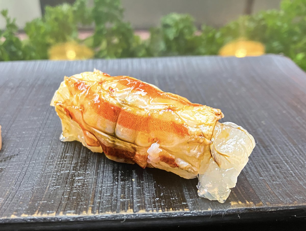 signals5's tweet photo. 寿し扇
昼のおまかせ

古川でいただく最高品質OMAKASE
こだわり抜いたシャリ、タネはALL一期一会スペシャル
摘みの独創性とクオリティはあ、この親方色んなお店で食べ歩いてますわってのが丸わかり
食い手を一向に飽きさせない大いに盛り上がるカウンター
親方の柔らかく楽しいお人柄も素晴らしいです https://t.co/ZvCgcsCT3o