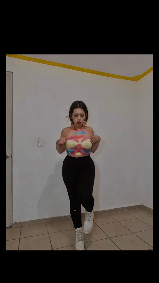 esta blusa la encontré en la paca como a 30 pesos y es una de las mejores elecciones que he hecho la vdd