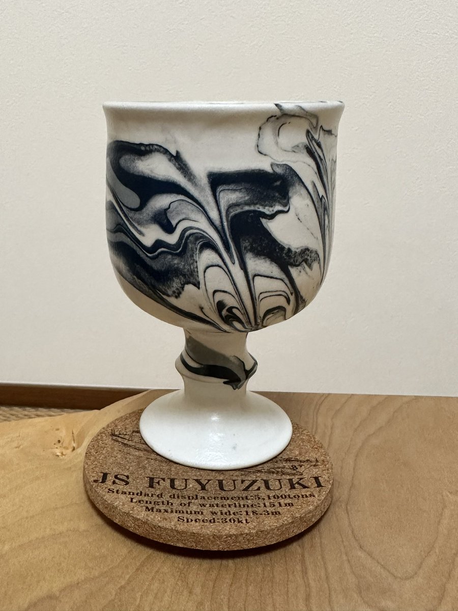aoshioniwaban's tweet photo. ＃伊賀焼陶器まつり　に行って来ました。

＃伊賀焼　＃光月窯　大平誠（＃kougetugama ）さんの墨流しの馬上杯を購入しました♪

かれこれ何年か前に工房にお邪魔した時に馬上杯みたいなのが欲しいとお話したこともあり、念願が叶いました😆

墨流しのマーブル模様がカッコいい‼️ https://t.co/pjICJCjYXE