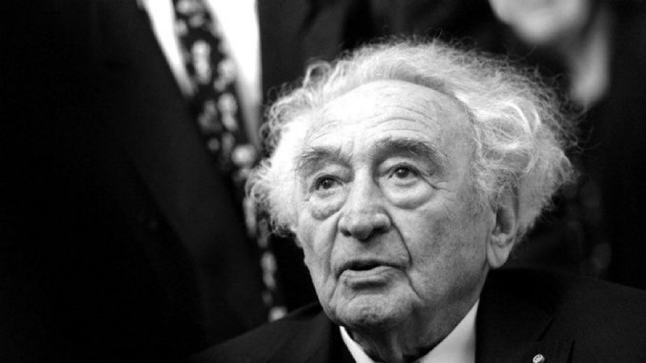 Peine01's tweet photo. „Ihr seid nicht verantwortlich für das, was geschah. Aber daß es nicht wieder geschieht, dafür schon.“
Max Mannheimer war ein Überlebender der Shoah. Er warnte davor, die Nazigreueltaten als vergangen und nicht wiederholbar anzusehen.
6. Februar 1920 -23. September 2016
￼ https://t.co/A58Eztr00G