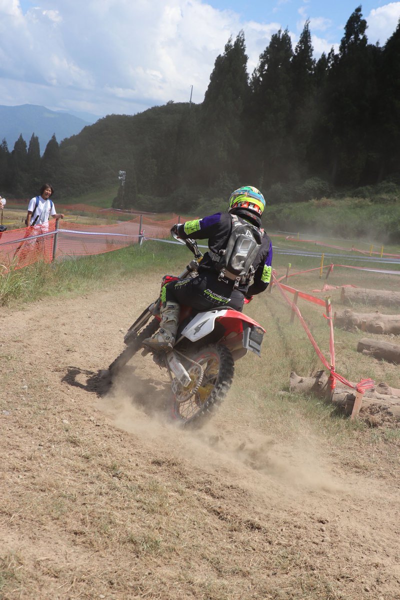 techenduro_atoz's tweet photo. VeeRubber木下電機さん、いつもご協賛ありがとうございます!
タイヤのご相談はぜひVeeRubber木下電機さんへ♪
https://t.co/plLOisZAxE
AAAライダーの木下さんの走りにも注目です!
#AroZ #OPENAREAPRODUCTS #VeeRubber木下電機 https://t.co/wjAosJGiDy