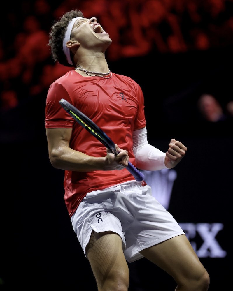 LaverCup's tweet image. Rising to the occasion. #MoetMoment