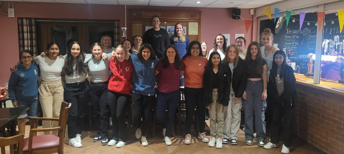 A lovely celebration evening last night! 2023 Awards: 2nd Xi batter- Cerys 2nd Xi bowler- Swathi Players player- Grace 1st Xi batter & bowler- @gabbybasketter Players player- @_mishapatel Young player of the season- Aamna And spot the Premier League trophy! 🏆