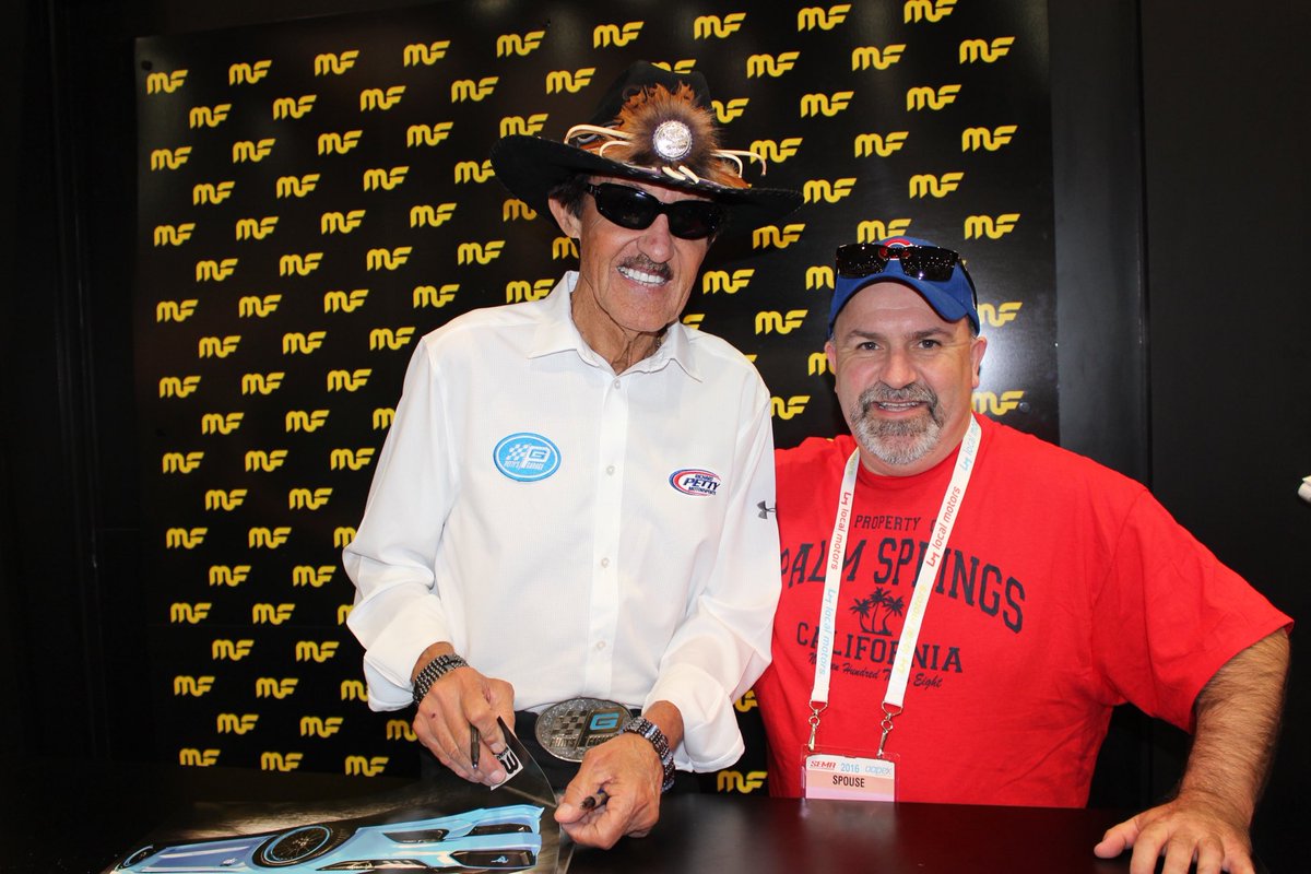 ScullyDamien's tweet photo. That time I met The King at Sema! #RichardPetty #Sema #Legend #Nascar #goodoldboy https://t.co/o5z997LvK9