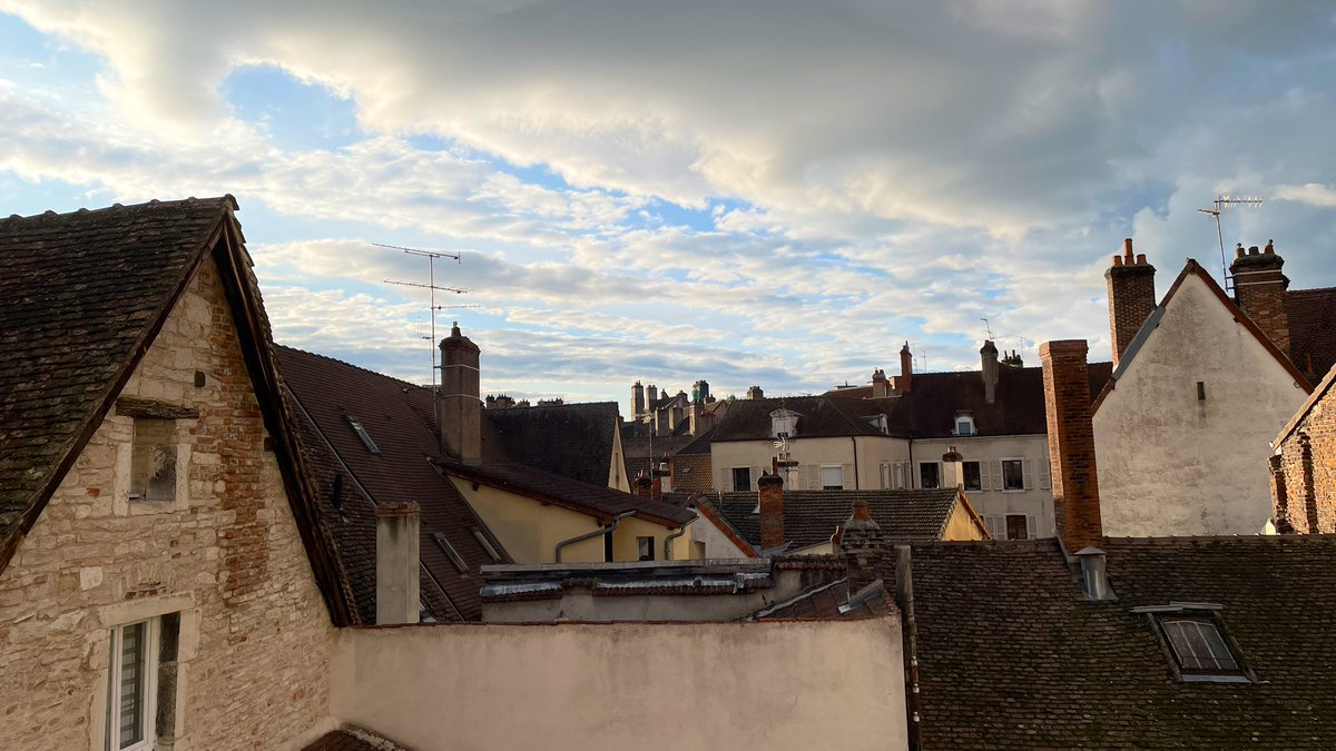Aurelien_Gohier's tweet photo. ☕️ Good morning @Chalon_officiel ! On se retrouve à 11h place Beaune pour #VivaFactory. On y parlera de la façon dont les industries influencent nos vies à tous, qu’on le veuille ou non. Demandez l’programme : https://t.co/YAiKRnaNGe

@LeGrandChalon @sbastien_martin #industrie https://t.co/sAsiJJjnH3