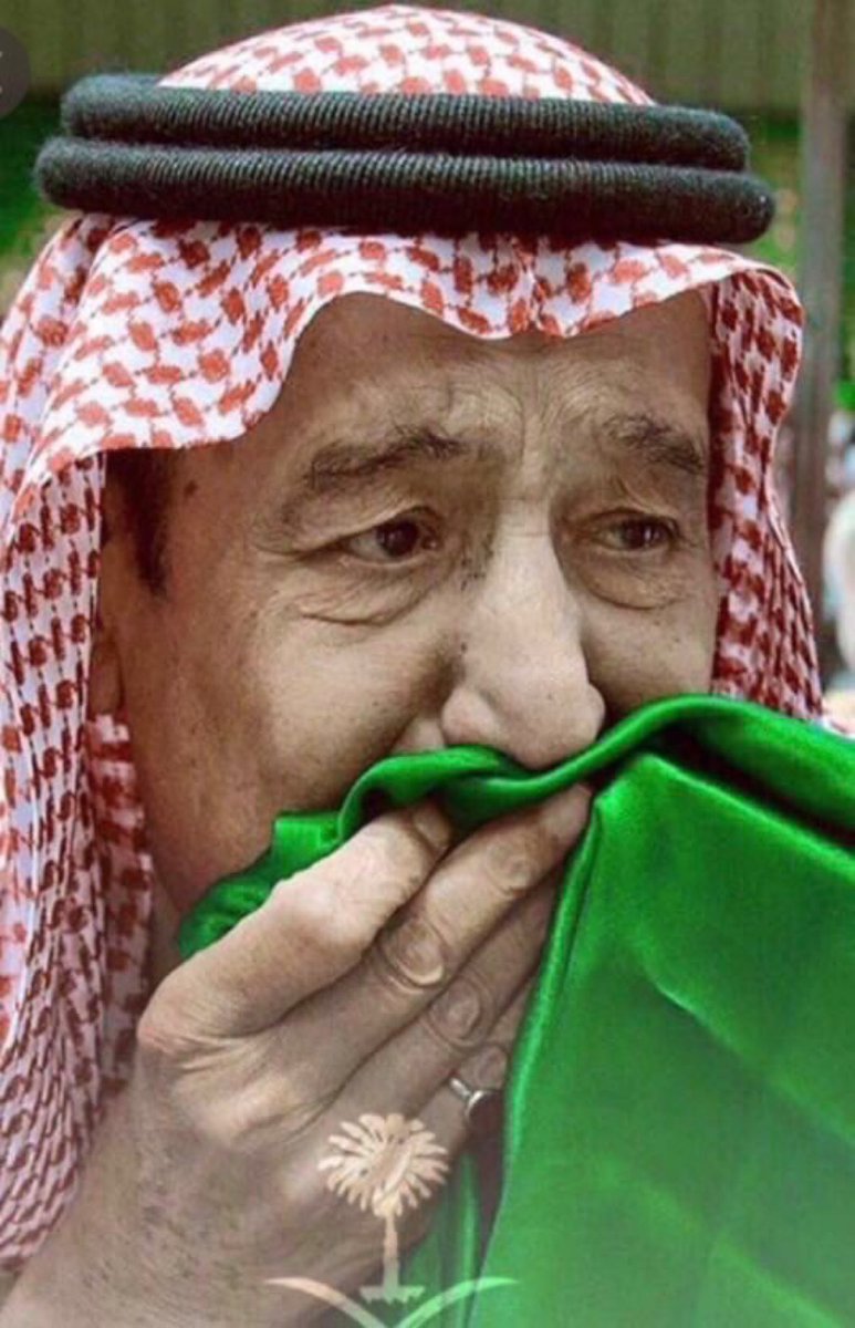 #اليوم_الوطني_93_السعودي 
يومنا الوطني ورمزيتنا الخضراء بين الأيدي الأمينة …
والأخضر الخفاق في القلوب وعلى الآفاق