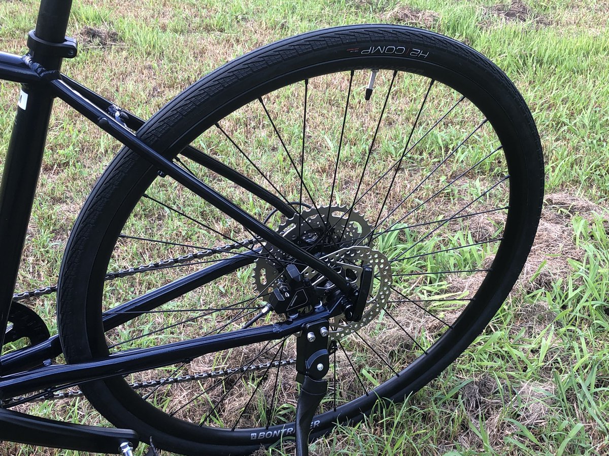 elger109's tweet photo. 新しい愛車
TREK FX3DISCを納車しました🚲
カーボンフォーク、油圧ディスクブレーキで乗り味も素晴らしいです😆
外装は車やGTカーでも有名なkeeperコーティング✨
#サイクリスト
#クロスバイク
#TREK
#FX3DISC https://t.co/nmk5UJuP5r