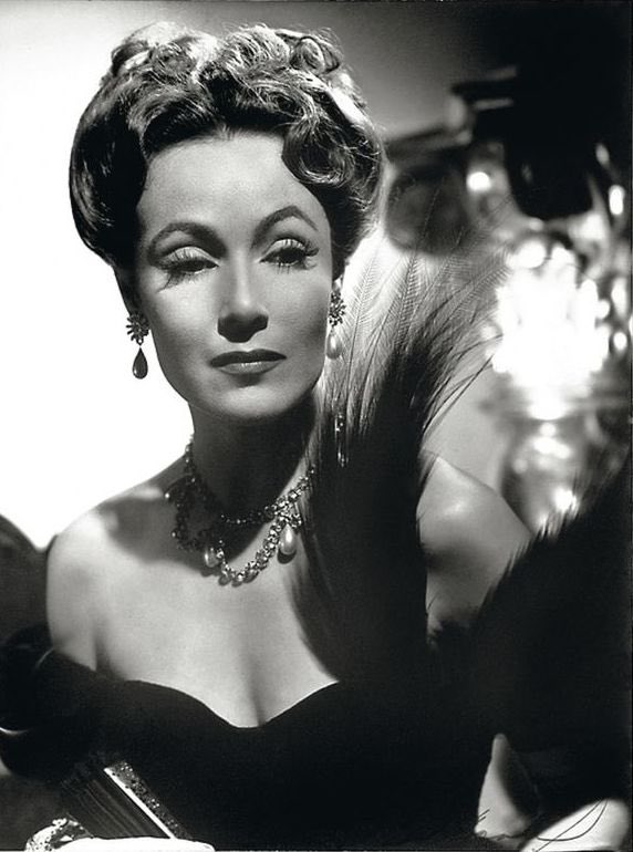 SilverScreenSas's tweet photo. #SaturdayStar: #DoloresDelRio (1904-1983)
Nationality: Mexican
First Film: Joanna (1925)
Last Film: The Children of Sanchez (1978)
Must Watch: #FlyingDownToRio (1933)
Random Fact: Vincent Price promised he would keep her name alive so would often signed her name in autographs. https://t.co/vFtbhFHjiR