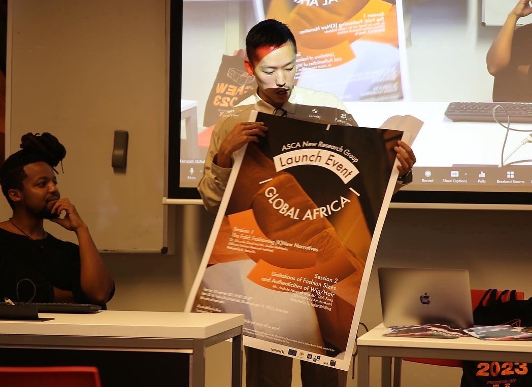 iamtommiii's tweet photo. About yesterday’s #GlobalAfrica Launch Event - we had a full house! 🎊
P.S. @jeroendekloet took formal dressing to the next level 🥸🕺🏻
Photo: Yvette & Hangfeng
#ChinaAfricaFashionPower #ERC #UvA #UniversityOfAmsterdam #ASCA #NICA #NewResearchGroup #AFRI #INFS #BritishCouncil https://t.co/Gg7P7fmu99