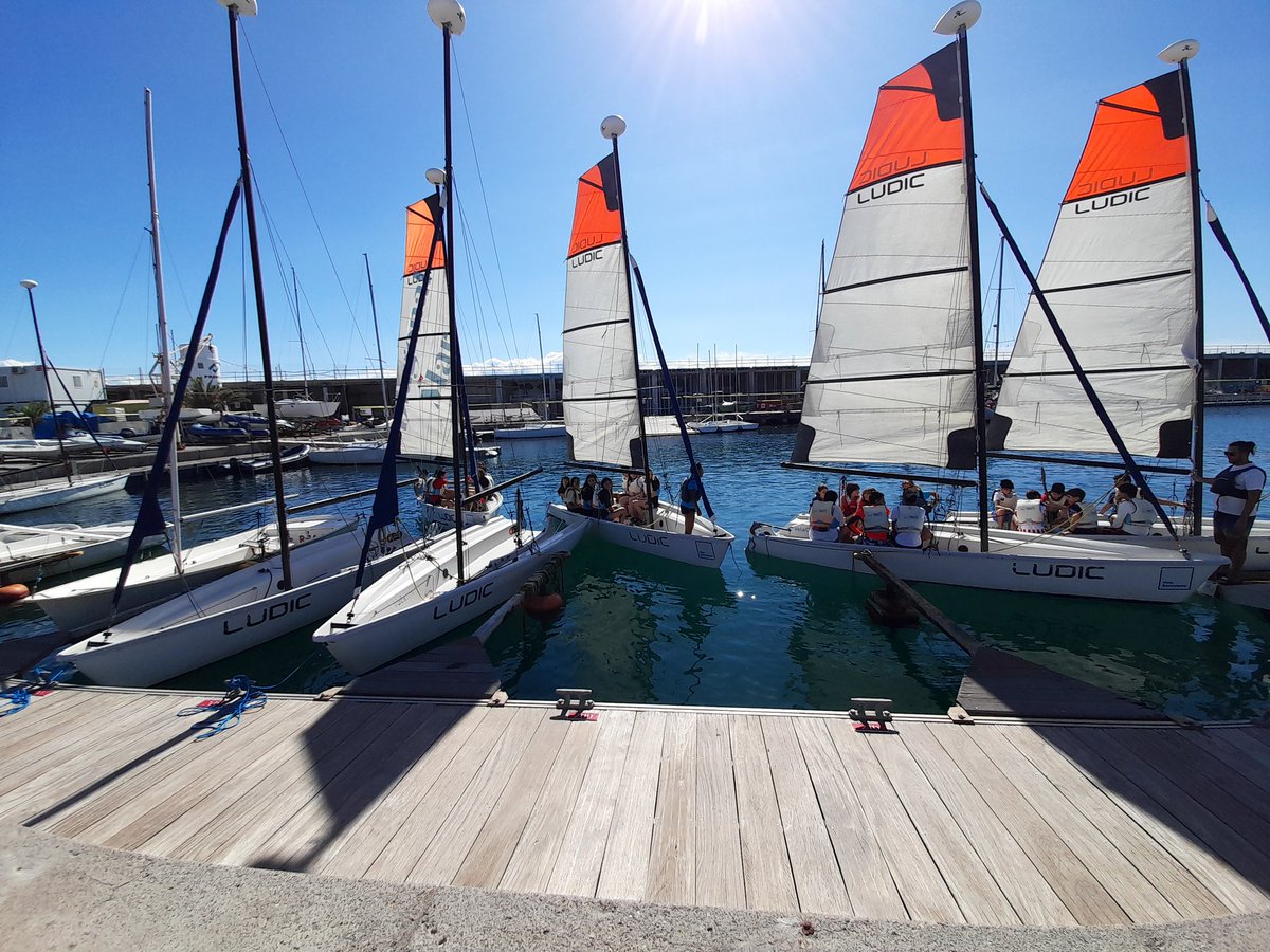 ies_carrasco's tweet photo. Ahir es va fer la sortida dels alumnes de 3r d'ESO al @VelaBarcelona 
Van gaudir de les activitats de vela i d'un dia magnífic. https://t.co/rDDJ9OUftJ