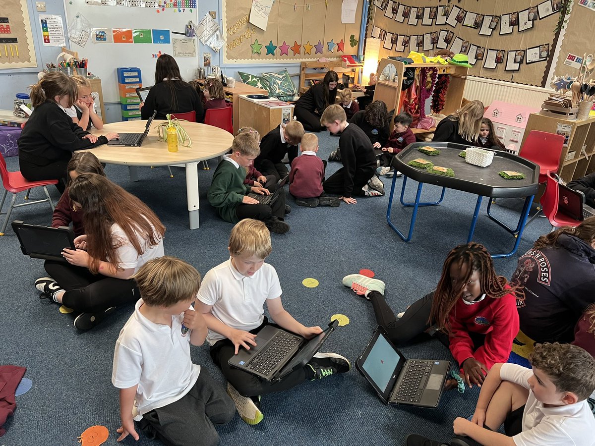 Our first chromebook buddies session of the year with our lovely P1s! The P7s demonstrated how to log on and play Interland. This is a game that teaches the importance of internet safety. We can’t wait for our next session! @MrsH_DP