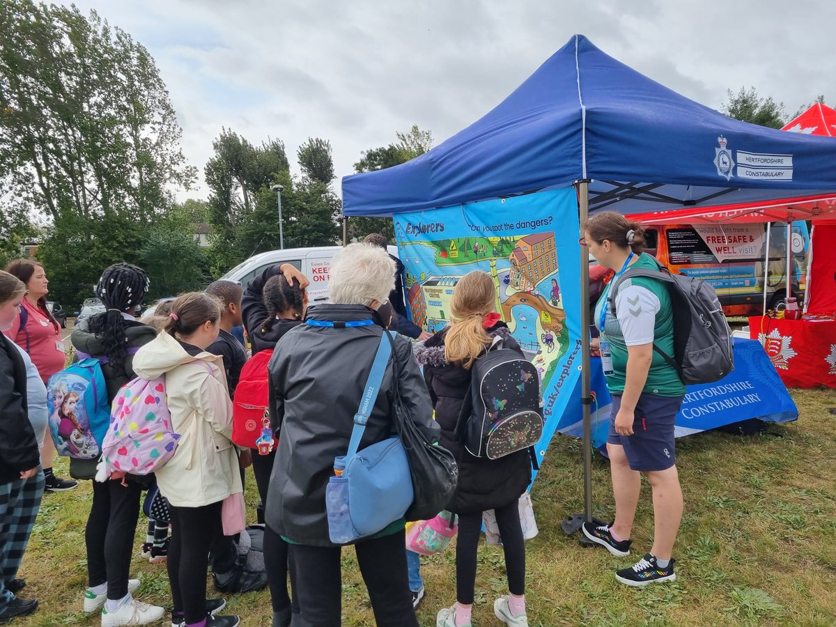 What a great week we had at <a href="/LeeValleyWWC/">LeeValleyWhiteWater</a> this week! 
With the help of <a href="/EastHertsPolice/">East Herts Police</a> and <a href="/CRTSouthEast/">Canal & River Trust London & SE</a> we spoke to around 1,000 children from Herts and London about staying safe around water. 

Thank you <a href="/BritishCanoeing/">Great British Canoeing</a>  
<a href="/HFRS/">Herts Fire & Rescue</a>_Gibbons @HFRS <a href="/CheshuntFire/">Cheshunt Fire Station</a>