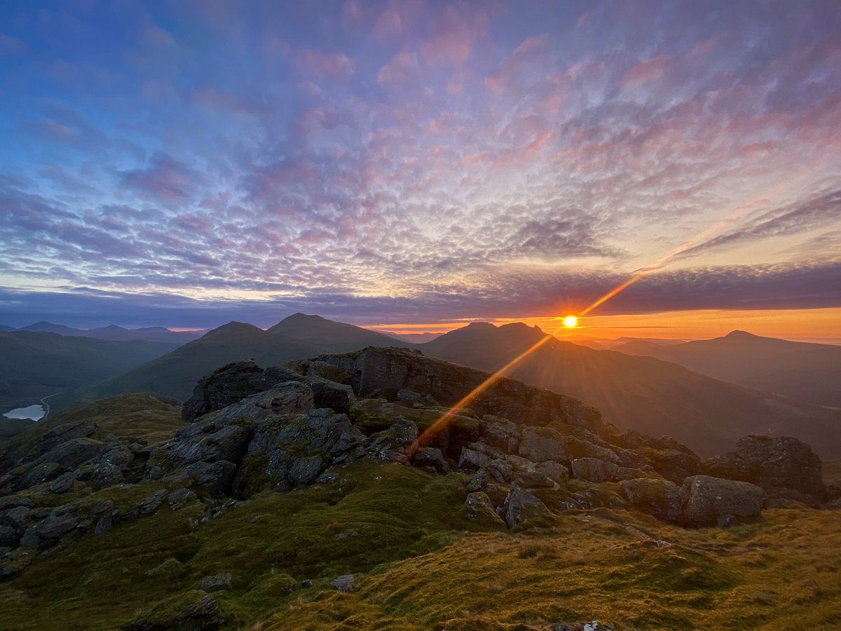 A few shots from a high camp ⛺️ in the Arrochar Alps. Lucky enough to experience a fine sunset and sunrise on this one - link - youtu.be/UKIbCGJ4Cu4?si… 

#wildcamping #scotland