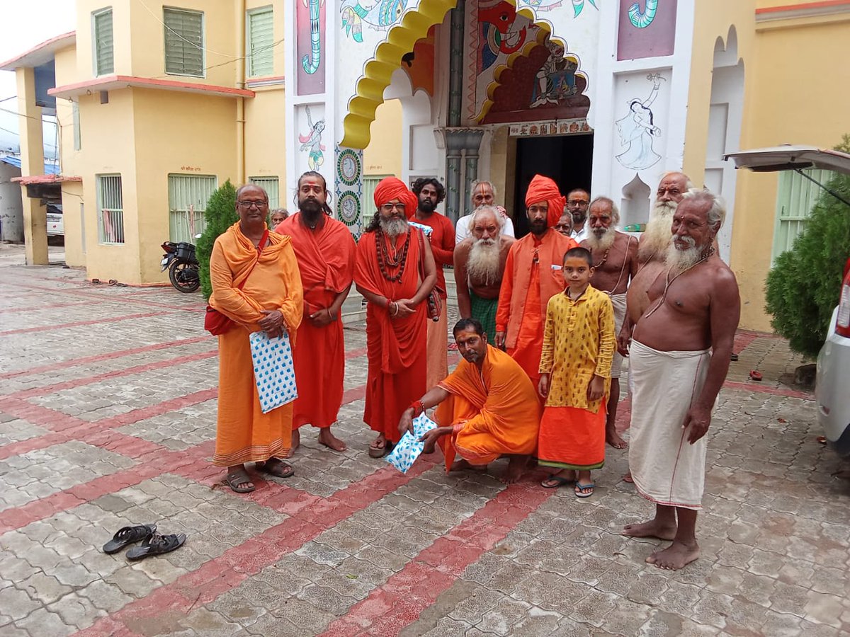 VishwaMahasabha's tweet image. बिहार बक्सर गंगाघाट महर्षि विश्वामित्र आश्रम 
महंथ चंद्रमा दास जी ने हमारी यात्रा को भव्य स्वागत किया ।

#vsdmgurkul #harharmahadevॐ卐mahadev #sanatangurukul #indiavishwaguru