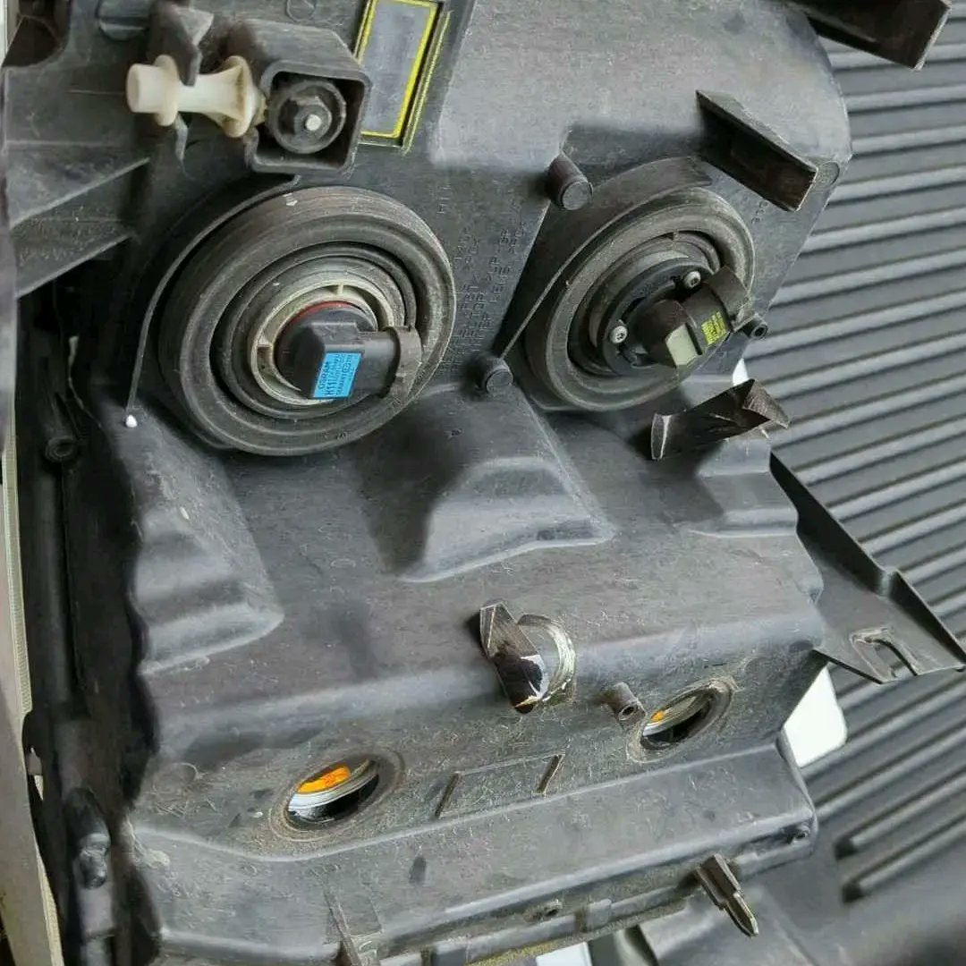 ObsPart's tweet image. Selling as set of headlight7_3chevy silvardo there willfit every model of truck within those year these headlights are in a very good condition, no fogging of lenceno broken mountain tabs.
Available for pickup and delivery to all location 
Message me if interested