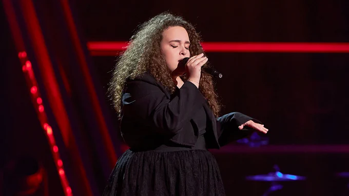 blvcom's tweet photo. 🎤 Ayer las audiciones a ciegas de @LaVozAntena3 alcanzó a 4.498.000 ESPECTADORES ÚNICOS (AA).
📈 El concurso de @antena3com congregó a una audiencia media de 1.520.000 espectadores y el 19% de share. #LaVoz | #LaVozAudiciones2
#Audiencias 📺 📊 https://t.co/NXyYCj6Jfc