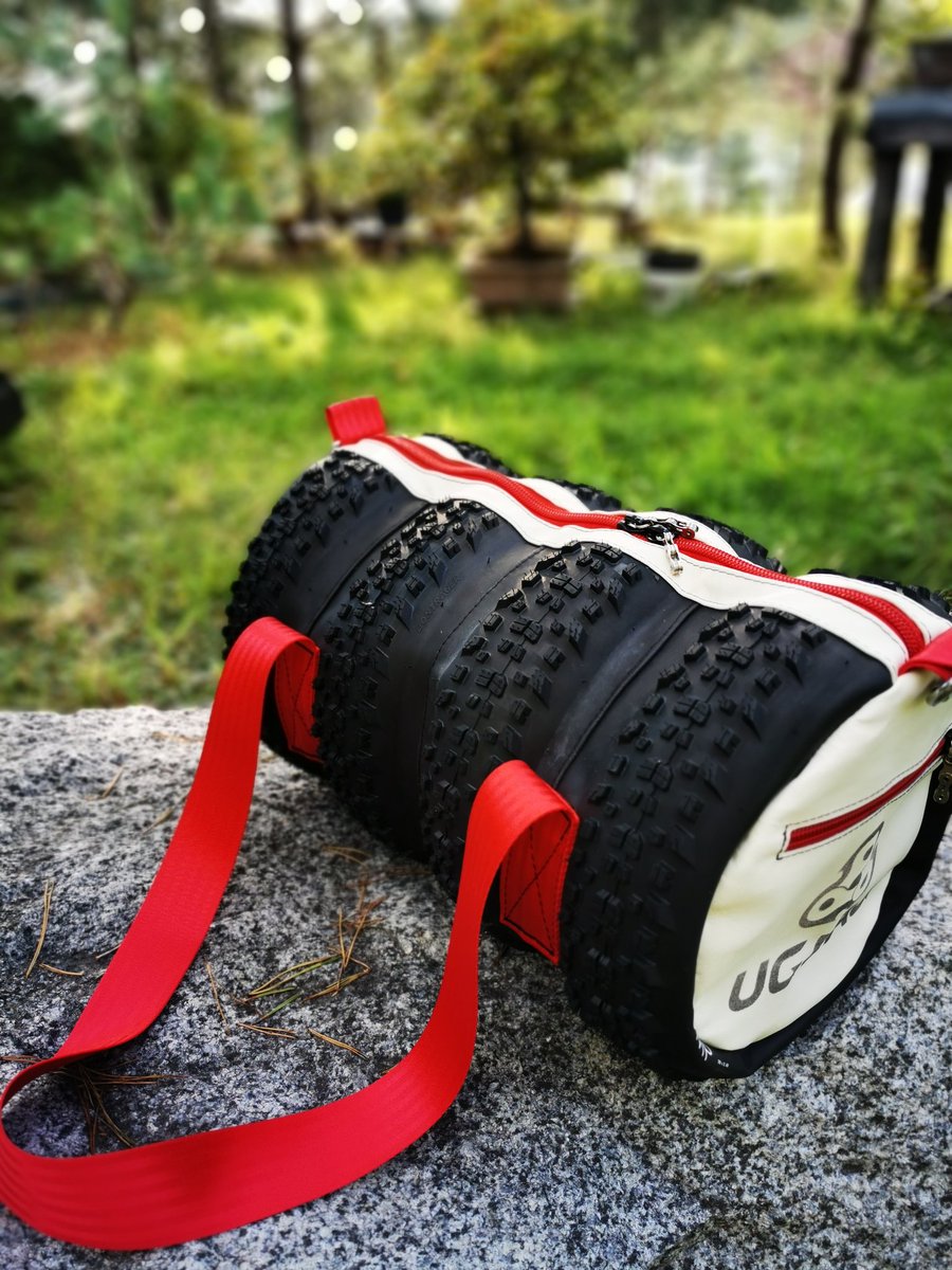 PSabisz's tweet image. Bike tires travelbag 💪🔥
#zerowaste #biketires #innertube #biketube #sewingproject #upcycle #recycle #newlife #strong #travelbag #suistainablefashion