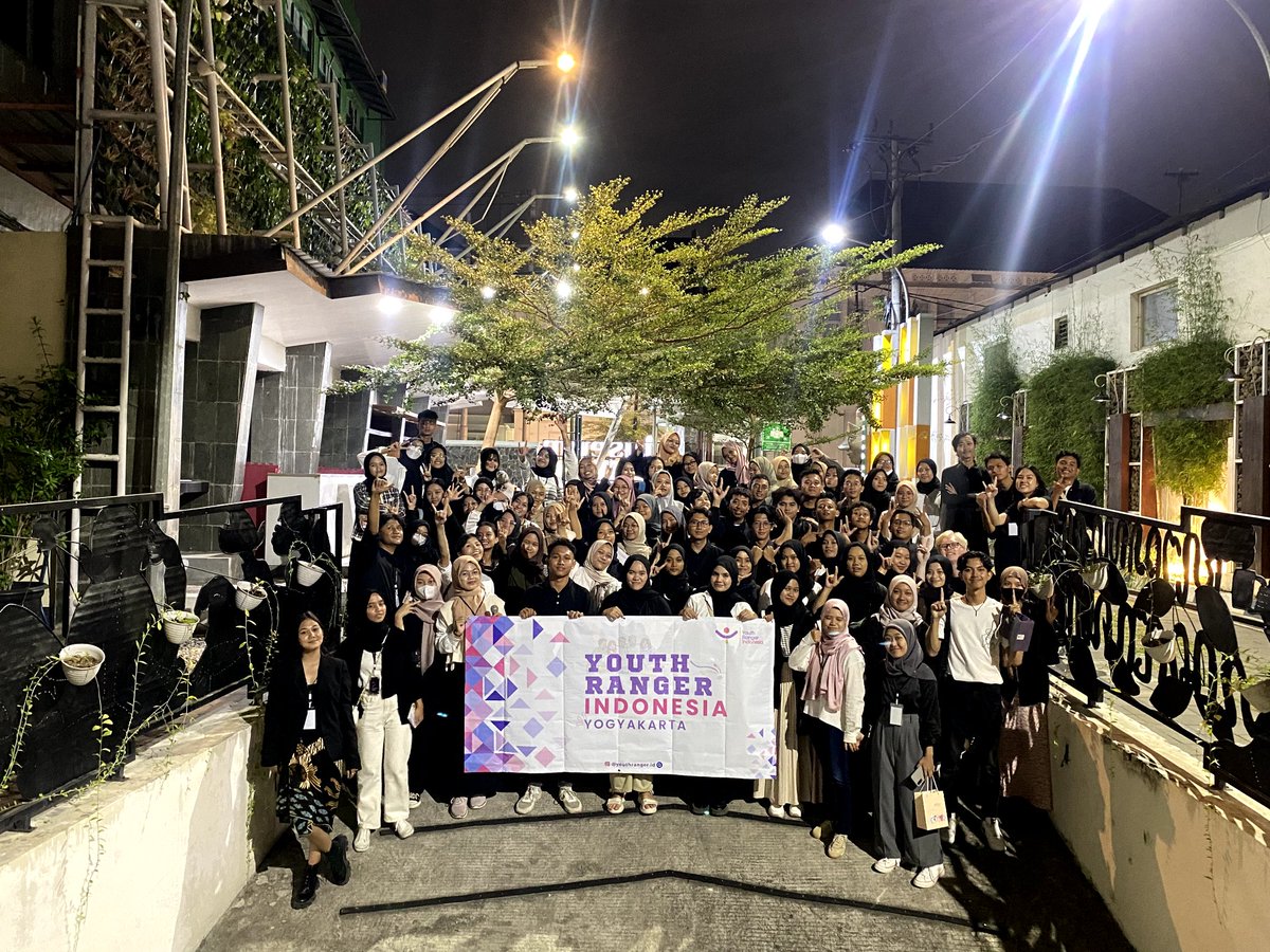 cintabacon's tweet photo. friendly reminder: dimanapun, jadi apa pun, asal tetap bisa ngasih manfaat buat diri sendiri atau orang lain gabakal jadi sesuatu yang sia-sia. Gagal di satu tempat bukan jadi penghalang buat bisa tetap berproses dan bertumbuh di tempat lain. https://t.co/mEf2crIv28