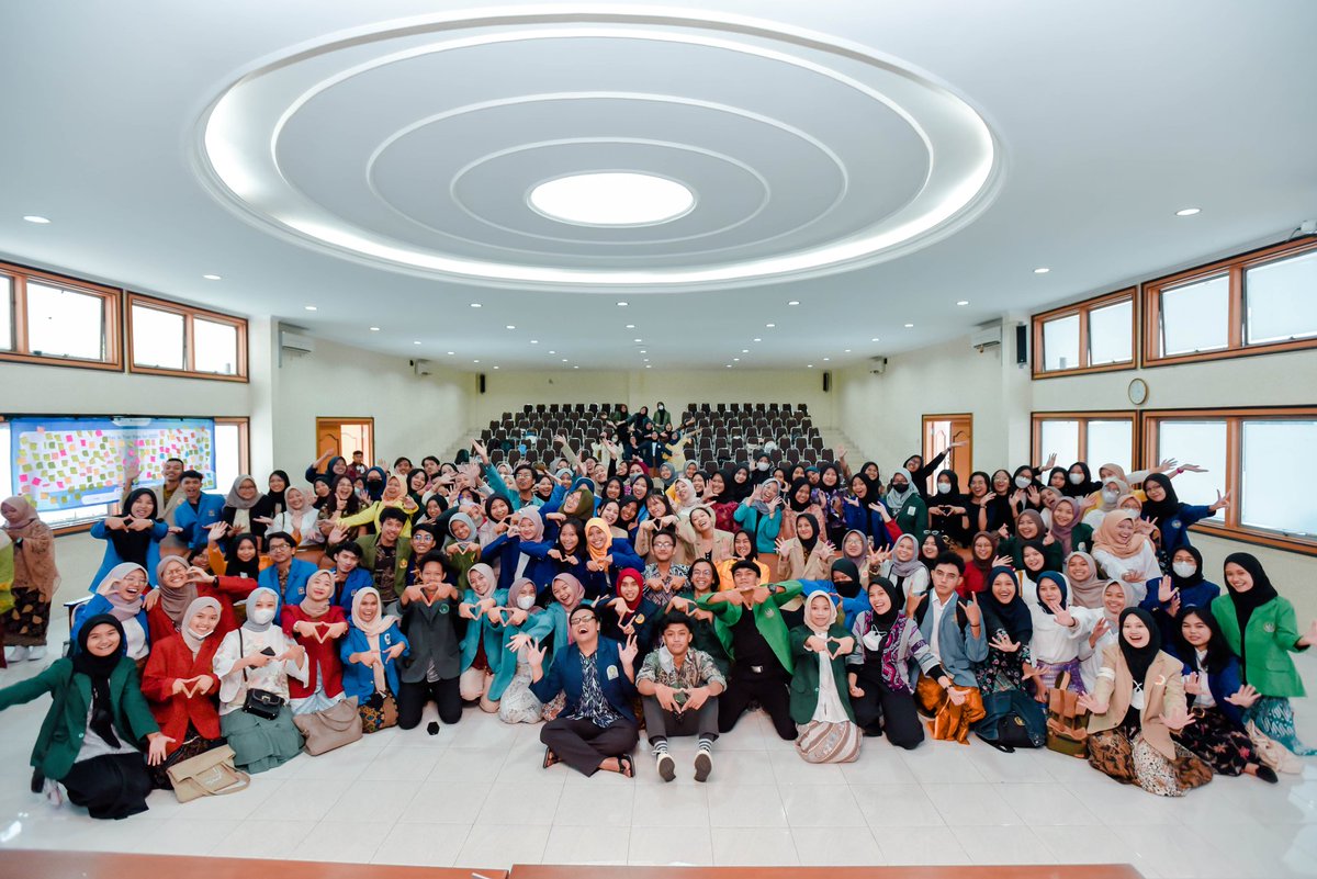 cintabacon's tweet photo. friendly reminder: dimanapun, jadi apa pun, asal tetap bisa ngasih manfaat buat diri sendiri atau orang lain gabakal jadi sesuatu yang sia-sia. Gagal di satu tempat bukan jadi penghalang buat bisa tetap berproses dan bertumbuh di tempat lain. https://t.co/mEf2crIv28