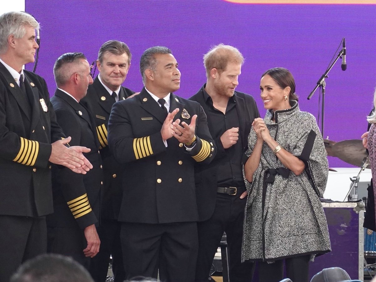MeghanMarkleOrg's tweet image. 📸 #MeghandMarkle and #PrinceHarry attended 'One805 Live!' Musical Festival fundraising event for local first responders in Santa Barbara and Montecito hosted by Kevin Costner 
meghan-markle.org/gallery/thumbn…
#One805Live