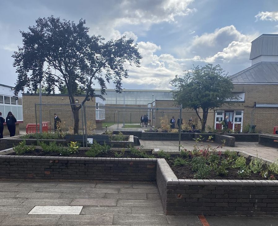 <a href="/KAKempston/">Kempston Academy | Bedford</a> looking amazing. Some wonderful landscaping to make an attractive social area for pupils. <a href="/ChilternLT/">Chiltern Learning Trust - Bedfordshire</a>