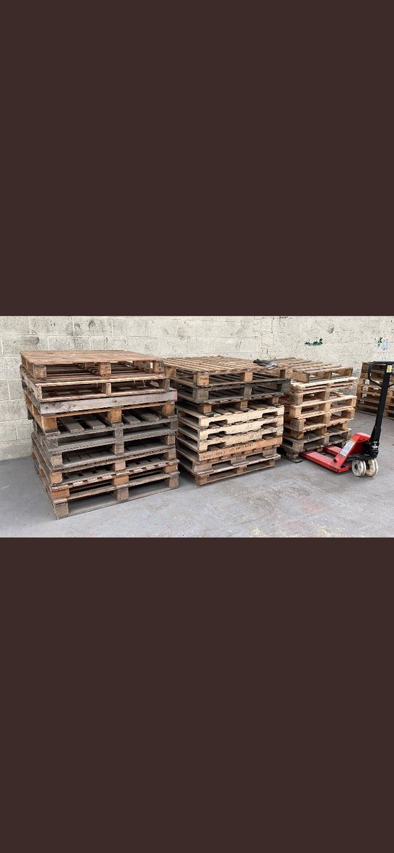 colin_walker68's tweet image. On behalf of @WorthValley #kwvr #locodept many thanks to Adrian of @WishboneBrewery for the kind donation of these spare pallets this week. They will be transformed in to fine lighting up wood sir! #steamraising 🔥🚂 👍#realale
