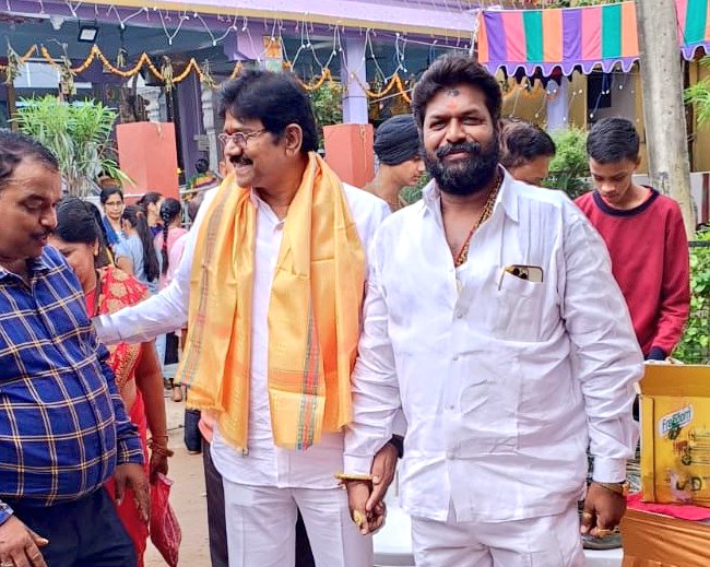 voiceofexarmy's tweet photo. #VoiceOfExServiceMen
#GopuRamanaReddy
#VoteForBJP🪷
#MalkagiriAssembly
Gopu Ramana Reddy Ji (BJP State Convenor Ex-ServiceMen Cell) was invited and honoured by Shakti Nagar Colony Committee Members at Neredmet, on the occasion of Ganesh Puja Program.
@JPNadda @narendramodi @rajnathsingh @AmitShah @BSYBJP @sarbanandsonwal @drlaxmanbjp @drsudhayadavBJP @byadavbjp @Dev_Fadnavis @VanathiBJP @OmMathur_bjp @ILalpura @BJP_DrJatiya @kishanreddybjp @blsanthosh @bandisanjay_bjp @Eatala_Rajender @aruna_dk @sunilbansalbjp @tarunchughbjp @ReddySudhakar21 @ArunSinghbjp @PrakashJavdekar  @mansukhmandviya @Arvindharmapuri @RaghunandanraoM @Ramana4663 @DefenceMinIndia @pmbjppmbi @PMOIndia @adgpi @BJP4India @BSF_India @DefenceOp @myogiadityanath @DrTamilisaiGuv @BJP4Telangana @HMOIndia