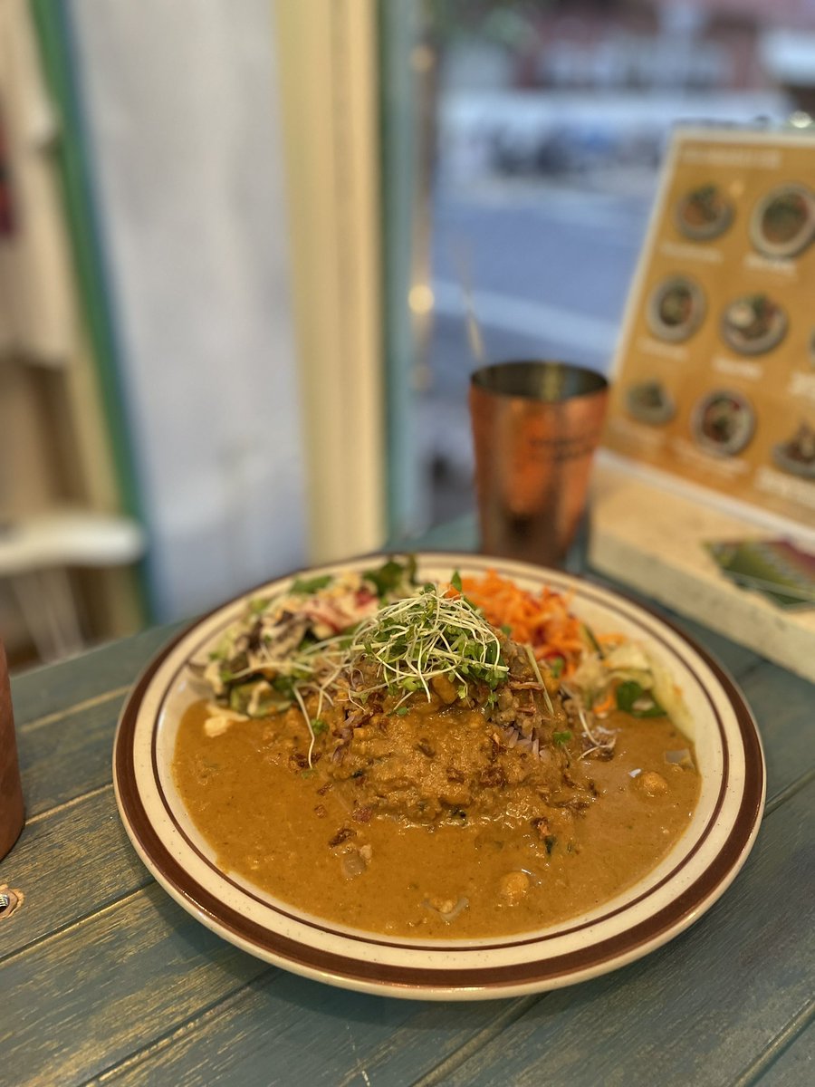 fu_rinrin25's tweet photo. お墓参りの後、風くんがロゴT着てたveganカレー屋さんへ!
と��ても美味しくてお店の方も感じ良くて大満足でした❗️
なのに明日で閉店なんですって😭😭
残念です😢
#bugwave
#veganカレー https://t.co/X8NROvO8hw
