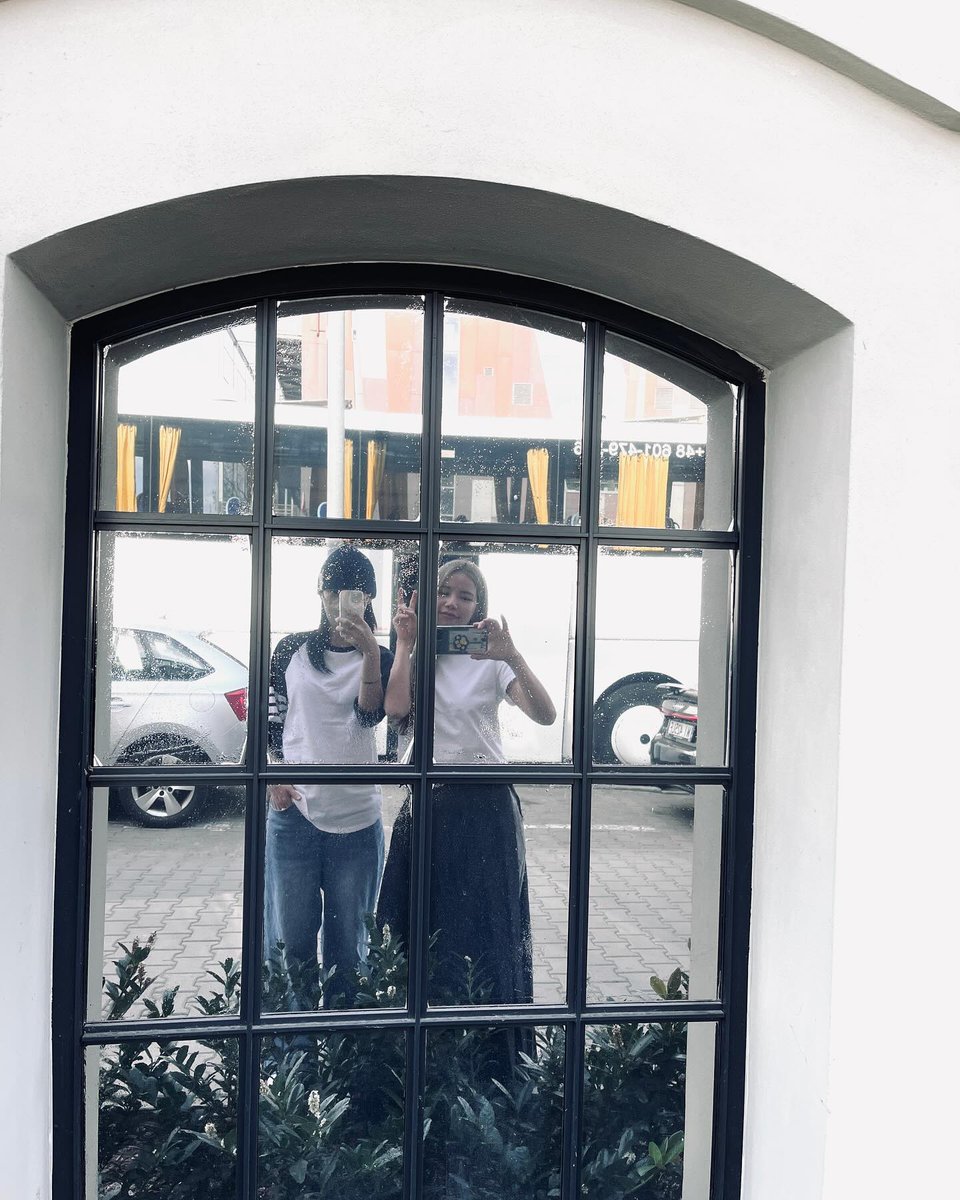 lunaestreIIad0s's tweet photo. [mo_onbyul IG]

in Poland📸

🔗https://t.co/idvZyh2XEM

#MAMAMOO #SOLAR #MOONBYUL
#마마무 #솔라 #문별 
@RBW_MAMAMOO https://t.co/9hHAC6xWd1