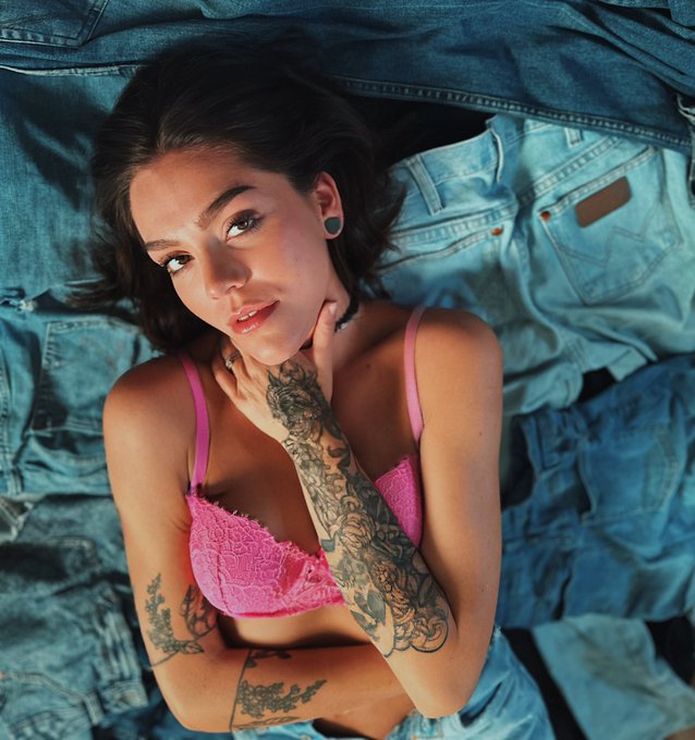 Dick size doesn&rsquo;t matter. Make me cum. I don&rsquo;t care how. https://t.co/z2tUU2HHAy