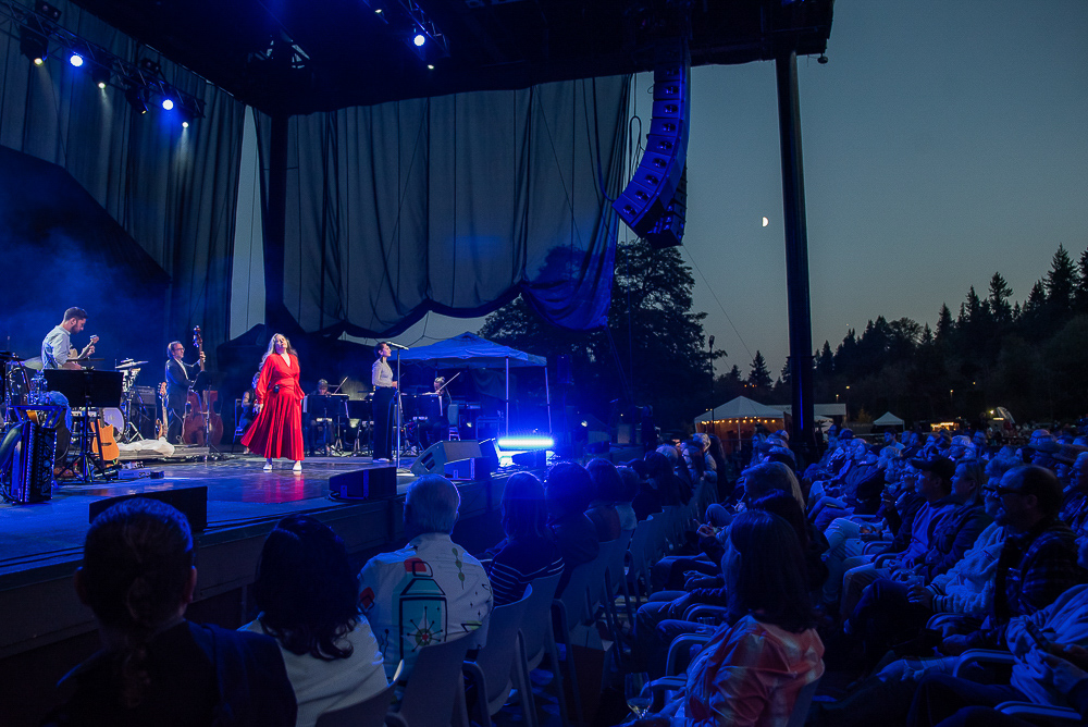 Beautiful night with @NatalieMerchant performing at @SteMichelle (📸 @Housetornado37)