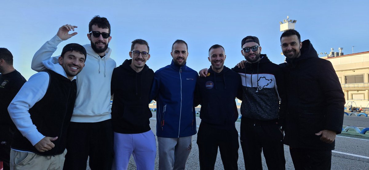 Este es uno de los fin de semana más especiales del año, marcado en el calendario desde enero.

Las 26 horas de Karting Club Los Santos! junto a <a href="/_NestorG_/">Néstor García</a> <a href="/KristianK_93/">Kristian Kwietniewski</a> <a href="/adriandk88/">Adrian DK</a> <a href="/JonOncala/">Jon Oncala</a> #Camarasa #Nestor