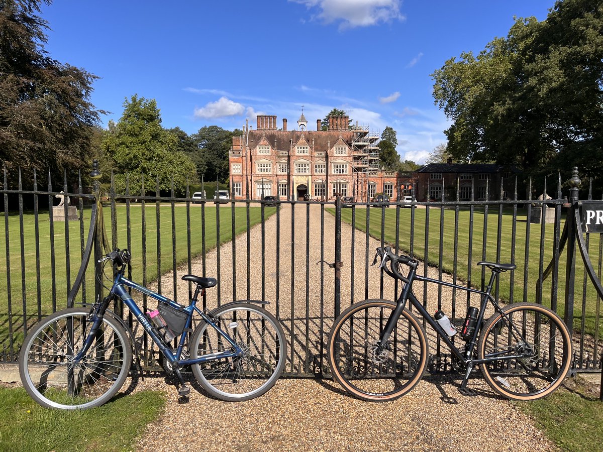 KarlLake71's tweet photo. 🚴♀️ and 🍻 at #heydon #norfolk https://t.co/p6L8BRzFTT