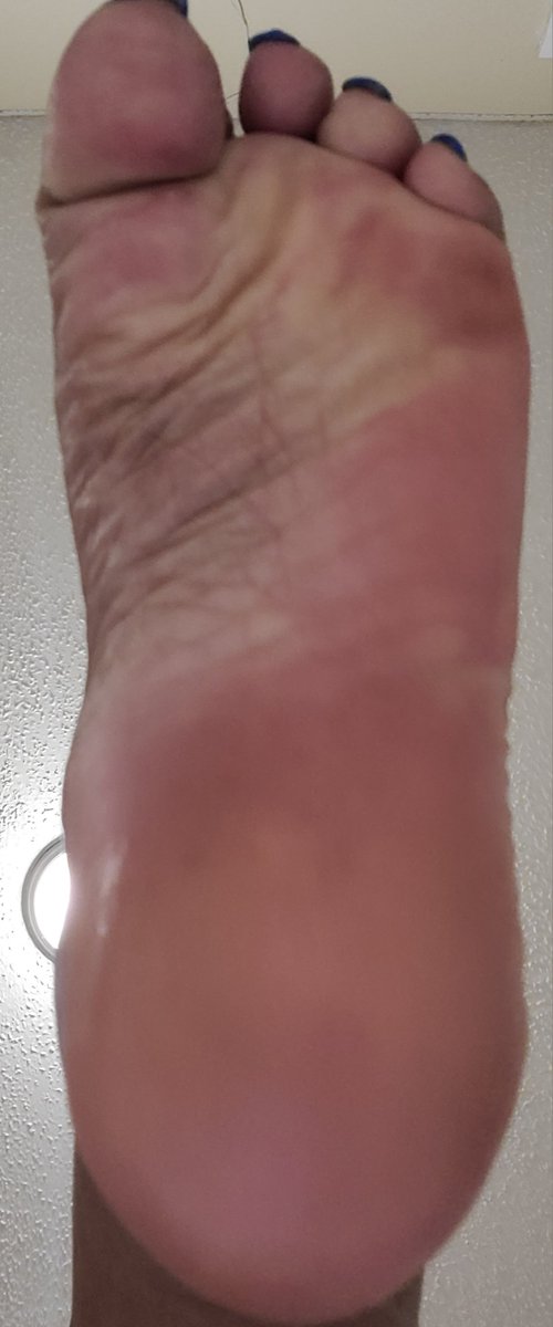 MHunnywave777's tweet photo. Lick my Sole and Lick it good 👅👣 #feet #feetseller #feetpic #fin https://t.co/fIN3eTsgcU