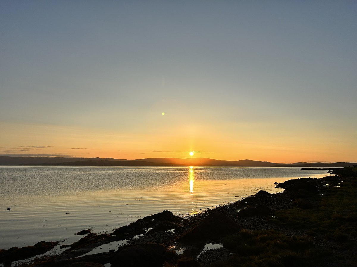 For anyone that might need it this morning. A good for the soul moment in the form of a West Coast of Scotland sunrise. 
#isleofbute #kilchattanbay