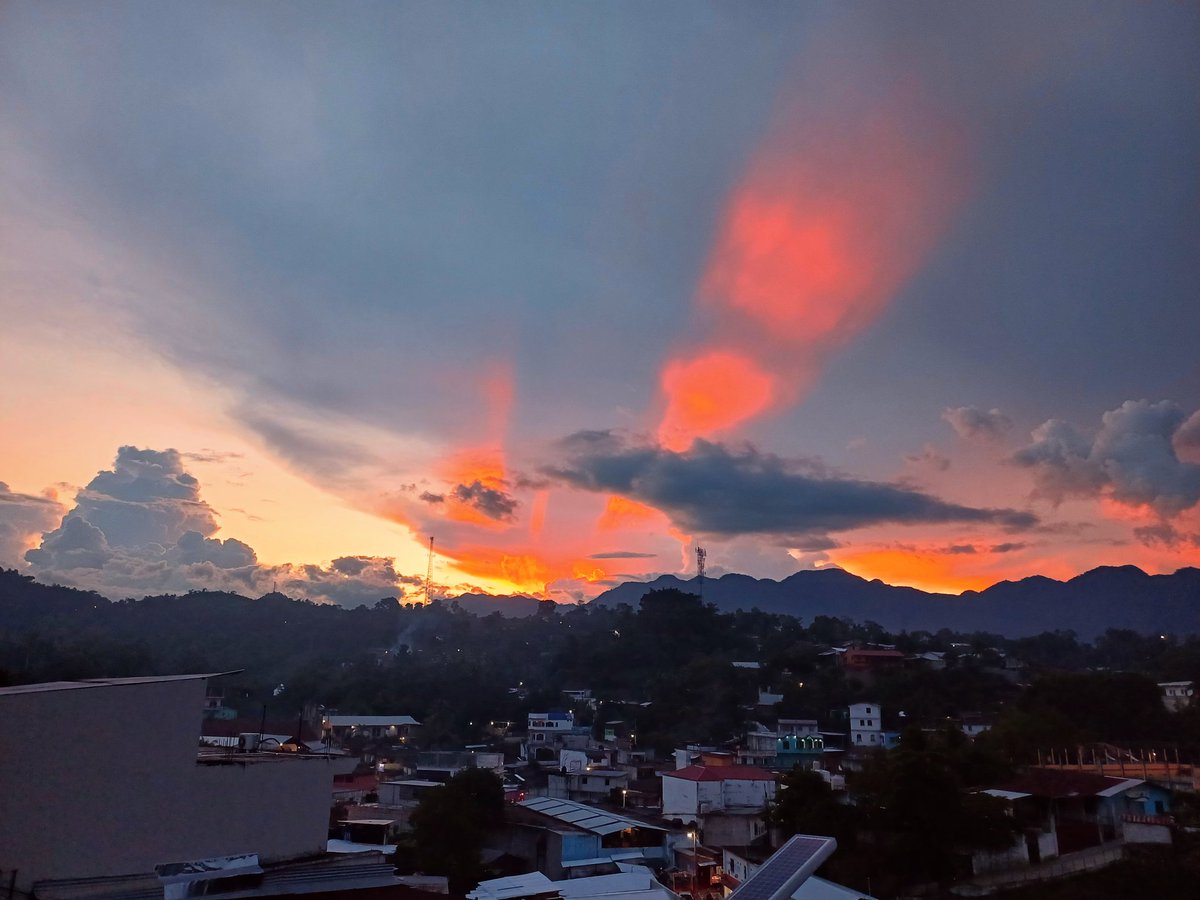 licoc021's tweet image. Hermoso atardecer en este equinoccio.